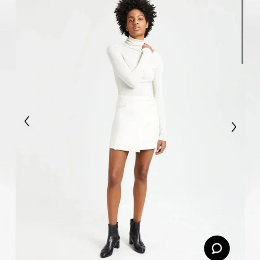 Theory Snap Mini Skirt in Bi-Stretch Wool‎ in Ivory Size 4